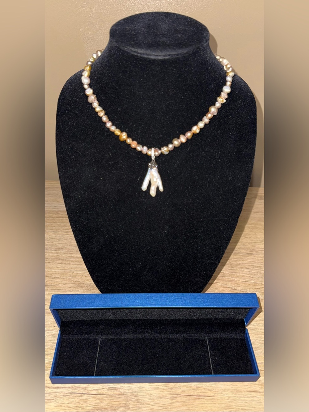 NEW Cultured Pearl Necklace with Freshwater Pearl Pendant - Gold and Cream 925.